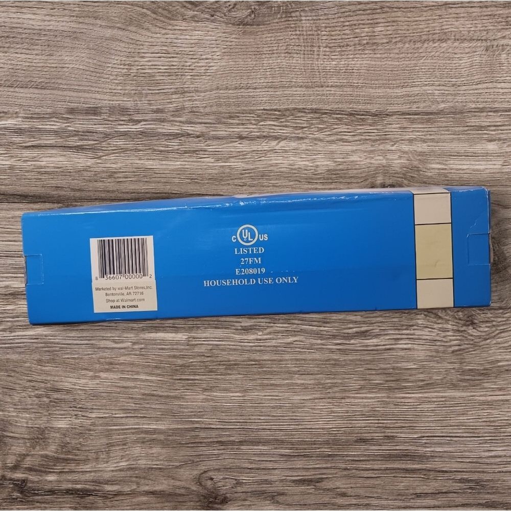 Electric Knife with Stainless Steel Blades - Blue and White - Picture 2 of 3